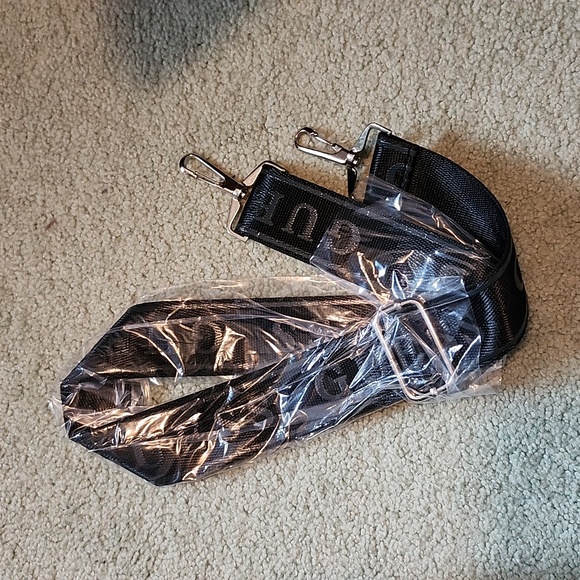 Guess Barrel Bag / Duffel - Picture 5 of 5